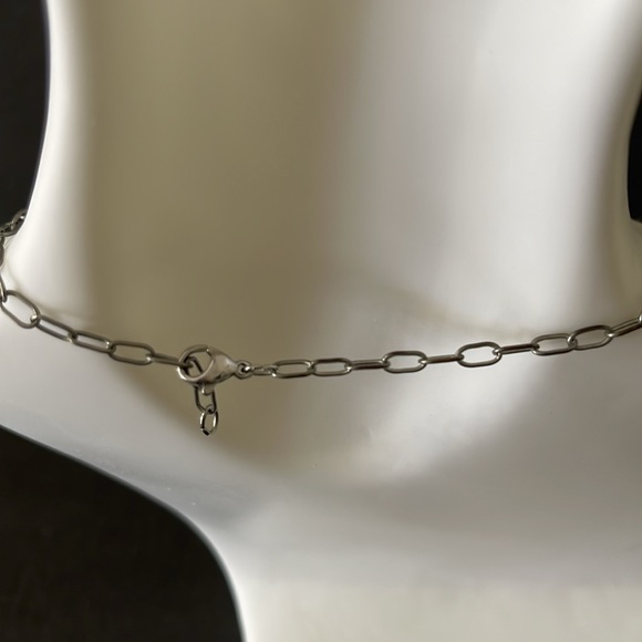 BRANDY MELVILLE HANDCUFF SILVER NECKLACE - Picture 5 of 8